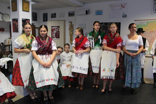 A n�pmese napja iskol�nkban