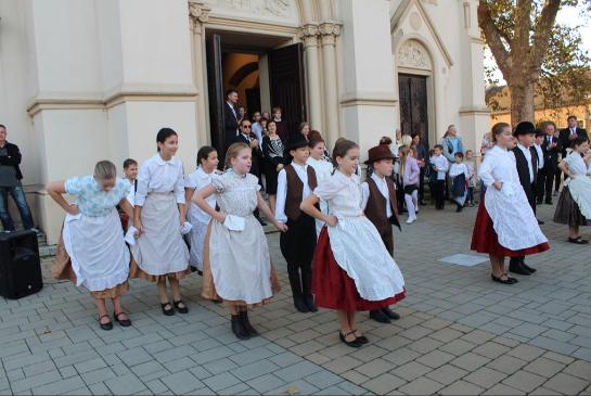 Rem�nyik �nneps�g a templomban