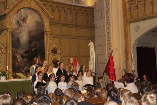 Okt�ber 23. h�seire eml�kezett iskol�nk